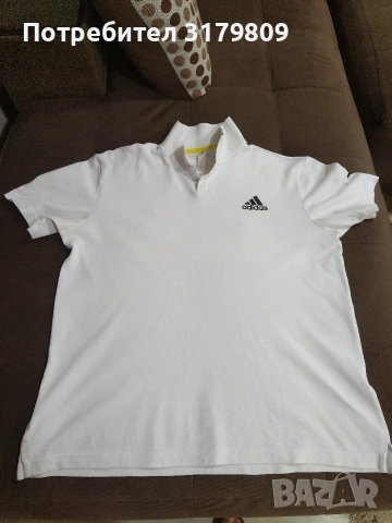 Мъжка тениска с яка Adidas. С щамповано лого на гърба. 