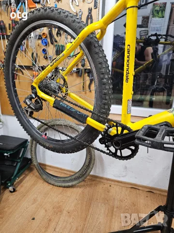 Cannondale F2000 Хидравлични спирачки куха ос 1х8 Скорости Shimano, снимка 2 - Велосипеди - 55674900