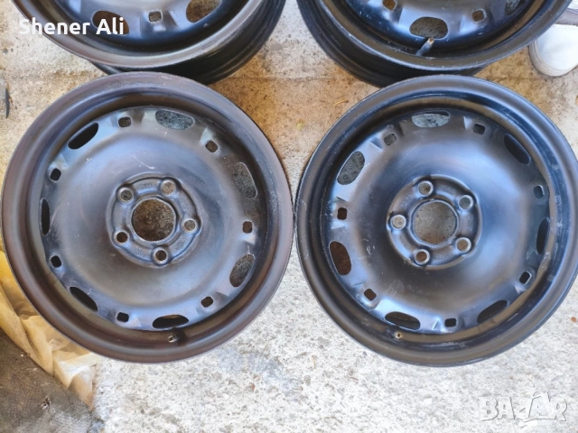 Оригинални VW стоманени джанти 14" 5x100 ET35 + тасове Sparco, снимка 5 - Аксесоари и консумативи - 55501193