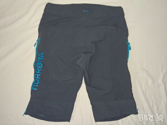 4 броя - Norrona Bitihorn Light weight Shorts (L) (M) и (XS) дамски трекинг панталони и шорти, снимка 10 - Къси панталони и бермуди - 40187913