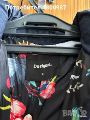 Зимно яке Desigual с бродирани рози размер S като ново, синьо , снимка 2 - Якета - 55589103