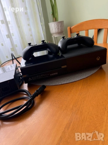 Xbox One + 2 контролера + захранване, снимка 8 - Xbox конзоли - 54388641
