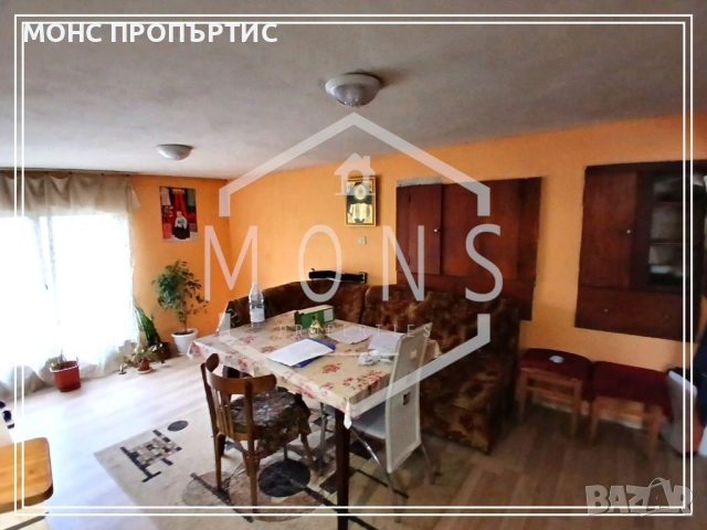 Двуетажна къща с двор в с. Добромирка, обл. Габрово, снимка 3 - Къщи - 54253630