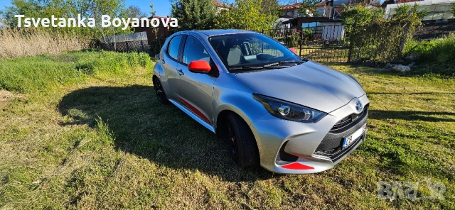 Toyota Yaris Hybrid 1.5 (116 к.с.) – 2022 г. – Реални км – Пълна сервизна история – 10 г. гаранция , снимка 2 - Автомобили и джипове - 54556252