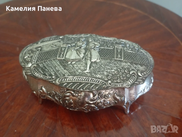 Винтидж кутия за бижута