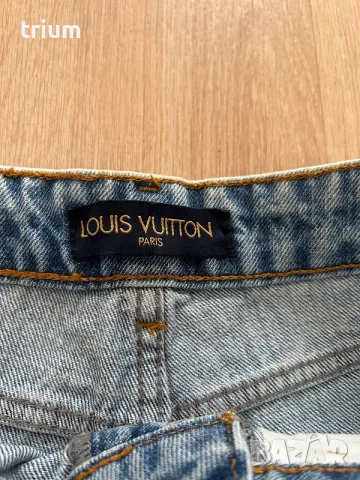 Два броя дамски къси дънкови панталони Louis Vuitton и Benetton, 28 номер, снимка 4 - Къси панталони и бермуди - 55300432