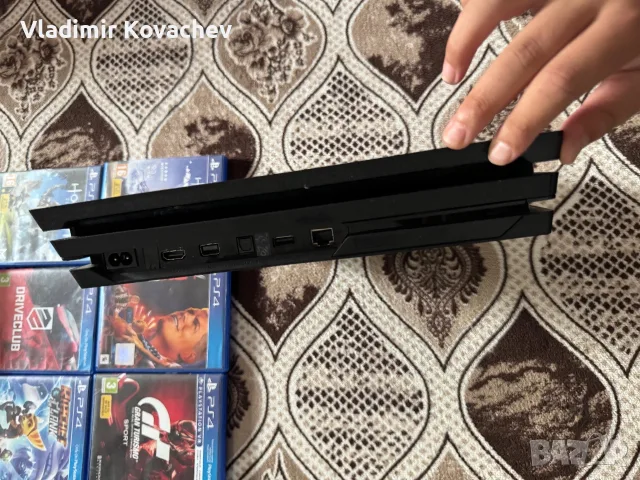 Продавам PlayStation 4 Pro 1TB + 9 игри + 1 оригинален контролер, снимка 7 - PlayStation конзоли - 55336642