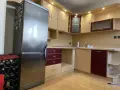 Кухня с вградена съдомиялна и ширм, снимка 2