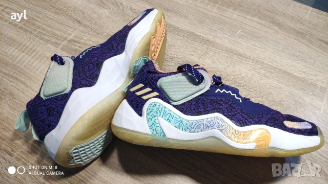 Adidas DON D.O.N Issue 3 Маратонки, Баскетболни Маратонки, снимка 3 - Маратонки - 54585846