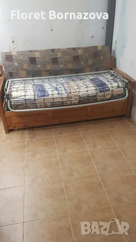 Продавам чамов разтегателен диван. Матракът е нов. Предаване лично. Цена 90 евро., снимка 4 - Дивани и мека мебел - 55604451