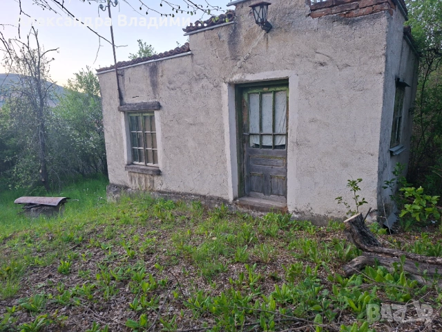 Продавам къща в град Земен!, снимка 2 - Къщи - 54392505