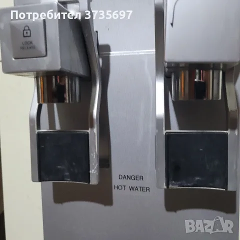 Диспенсър за вода.