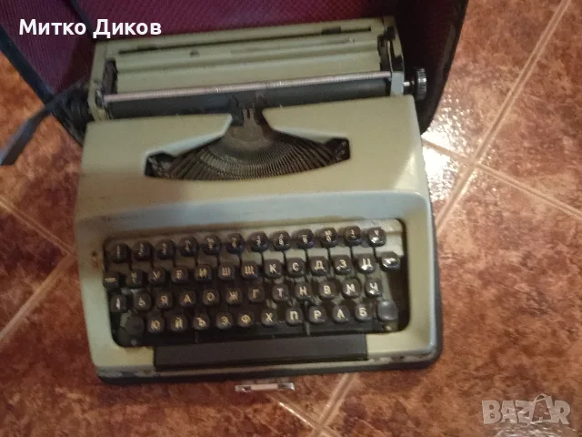 Пишеща машина от соца работеща с куфар, снимка 2 - Други ценни предмети - 55614465