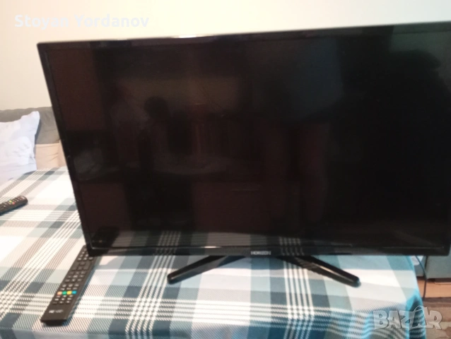 Продавам 32" тв.HORIZON 32HL730H с размазана картина за ремонт 