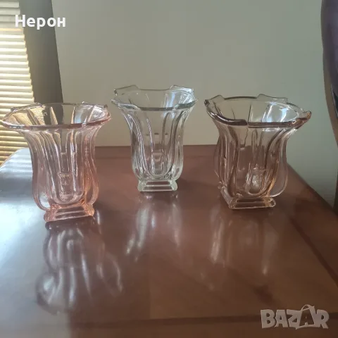 Стъклена ваза цветна