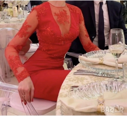 Официална червена рокля с дантела и гол гръб (XS-S), снимка 2 - Рокли - 54621876
