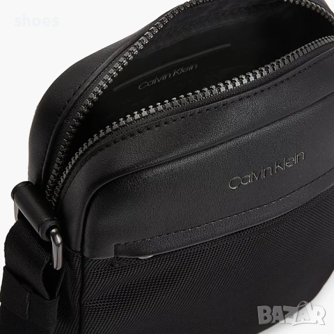 Calvin Klein Оригинална чантичка, снимка 3 - Чанти - 54494596