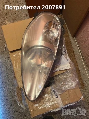 Продавам ляв и десен фар за FIAT GRANDE PUNTO