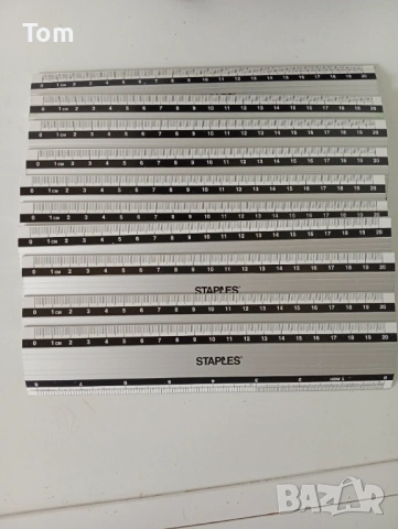 10 броя висококачествени алуминиеви линийки STAPLES.