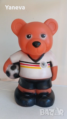 Футболен талисман, винтидж лампа от 70-те години с формата на мече в екипа на германския отбор , снимка 4 - Образователни игри - 54150774