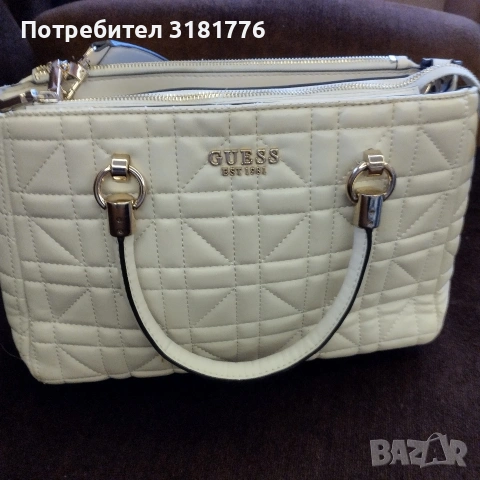 Дамска чанта на Guess.
