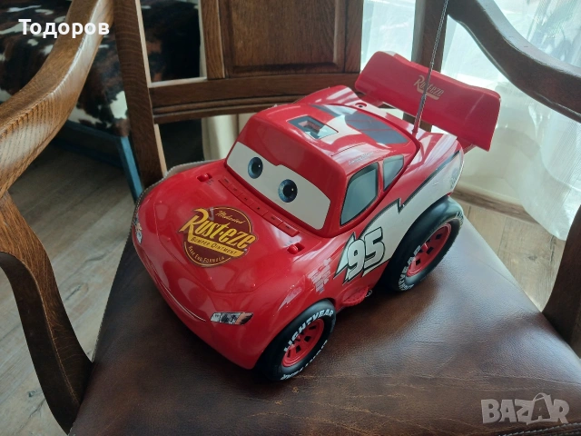 CARS 2, радио със CD Mc Queen много рядък модел компакт диск с радио