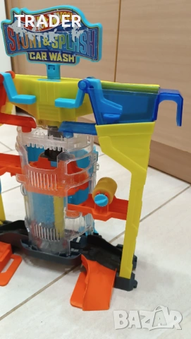 Hot Wheels® Stunt Splash Car Wash™ автомивка Хот Уилс, снимка 2 - Коли, камиони, мотори, писти - 40816007