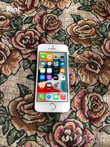 Продавам iPhone SE 2016
