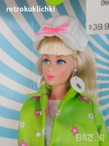 Колекционерска кукла Барби Far Out Barbie 1999, снимка 4 - Колекции - 55232654