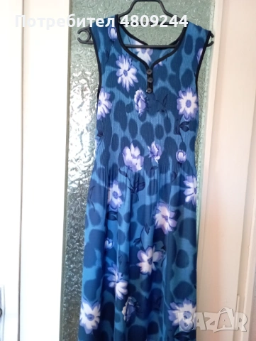 Красива синя рокля