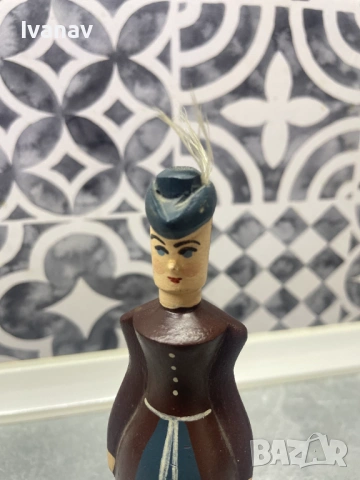 Шведска фолклорна кукла Falujungfrun, снимка 2 - Антикварни и старинни предмети - 53951133