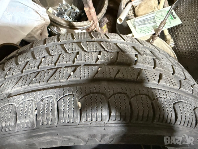 Зимни гуми Roadstone 205/55/16, снимка 3 - Гуми и джанти - 54633820