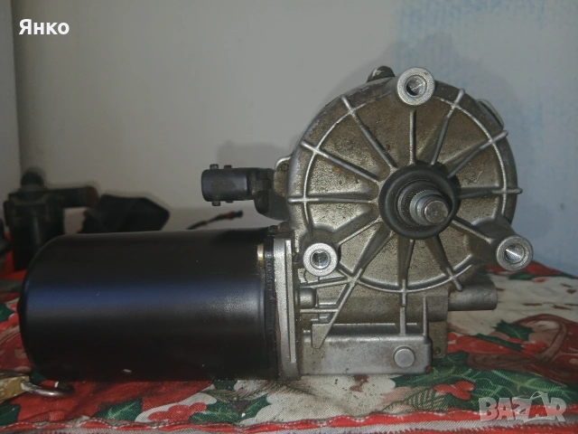 Оригинално моторче Valeo предна чистачка БМВ525 Е-39 2.5тд 163к.ц.М-пакет 2003 комби Тоурар , снимка 2 - Части - 55223112