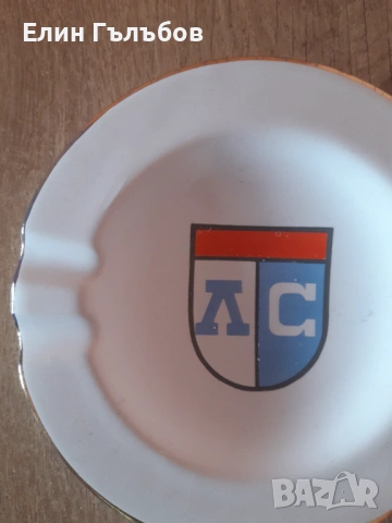 Пепелник (порцеланов) на Левски-Спартак, ретро, снимка 4 - Фен артикули - 53972839