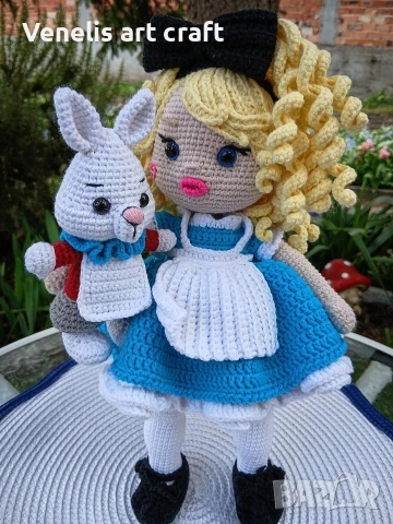 Алиса в Страната на чудесата / плетена кукла , снимка 5 - Други ценни предмети - 54061943