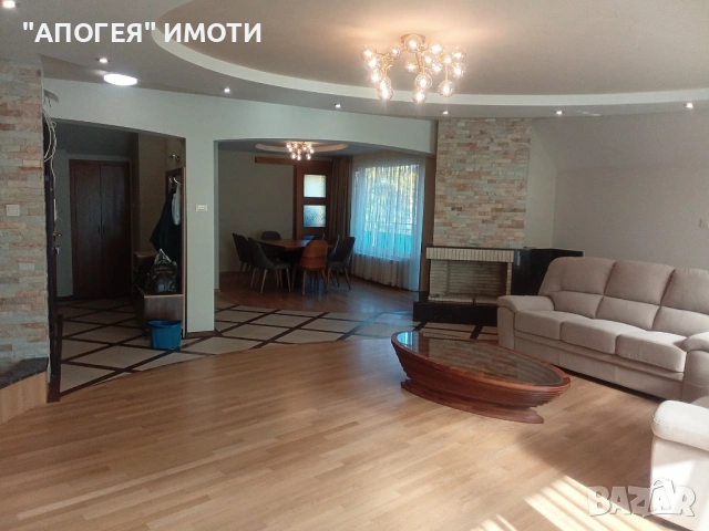ИЗИСКАН, Просторен трети етаж от кооперация, Център гр. Пловдив - 270 кв.м, с възможност за Гараж