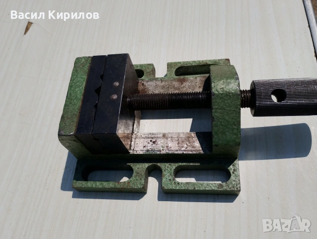 Менгеме от Стойка за а Бормашина 