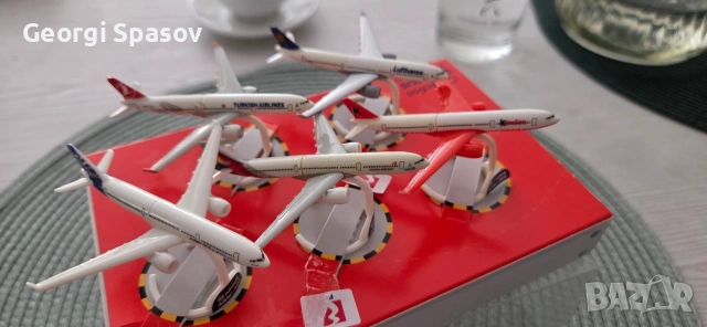 Колекция Аirbus A330-300, снимка 12 - Влакчета, самолети, хеликоптери - 54843661