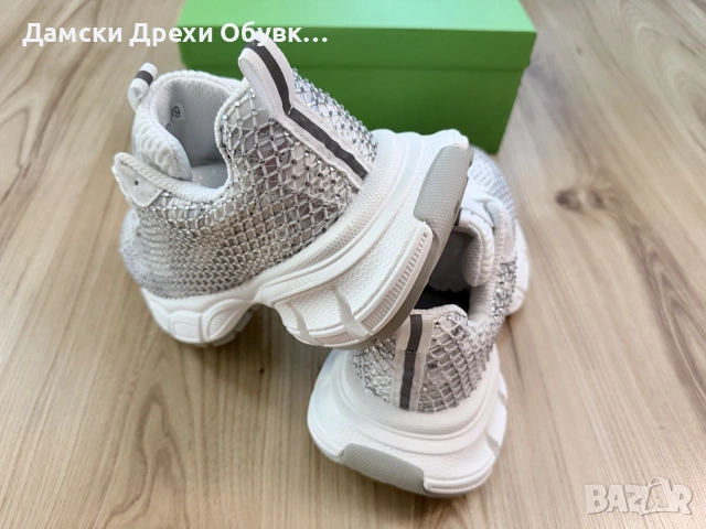 Дамски бели маратонки с камъни , снимка 2 - Маратонки - 55144653