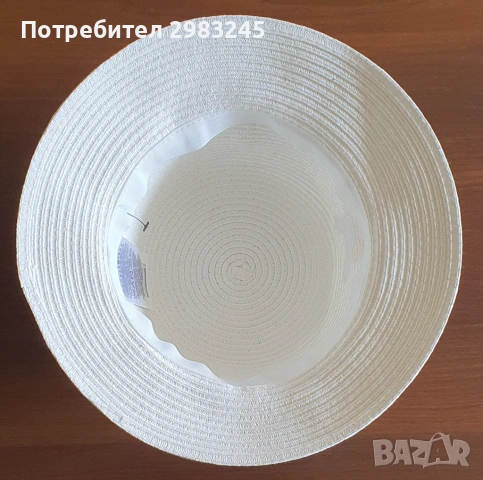 Бяла дамска шапка с периферия и кученце, снимка 3 - Шапки - 54811305