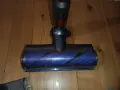 Отлична Dyson V10 безжична прахосмукачка с нова батерия и аксесоари, снимка 3
