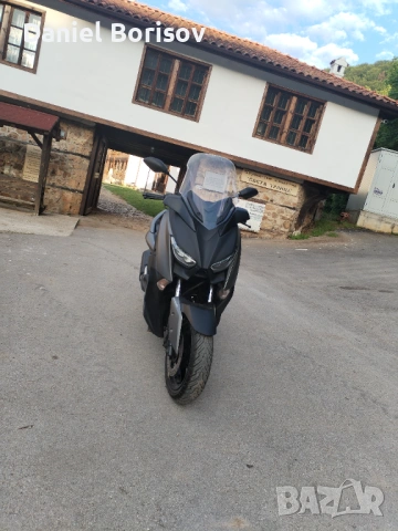 Скутер Yamaha 300k.c. 2017г.