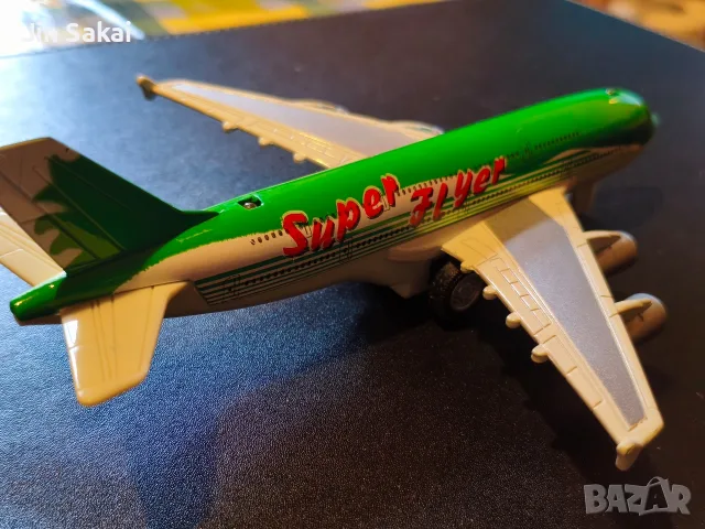 Модели на самолетчета Airbus A 380, снимка 8 - Влакчета, самолети, хеликоптери - 55316033