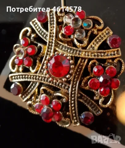 Продавам старинна брошка 
