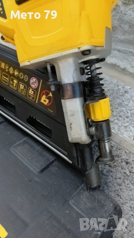 Такер/ пистолет за пирони до 9см Девалт Dewalt DCN692P2, снимка 6 - Други инструменти - 54902585