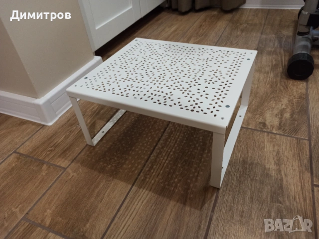 Вътрешен (междинен) рафт за кухненски шкафове.