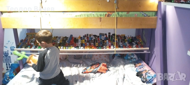 Детско Дървено Двуетажно Легло с Чекмеджета и Витрина за колички, снимка 4 - Мебели за детската стая - 53967245