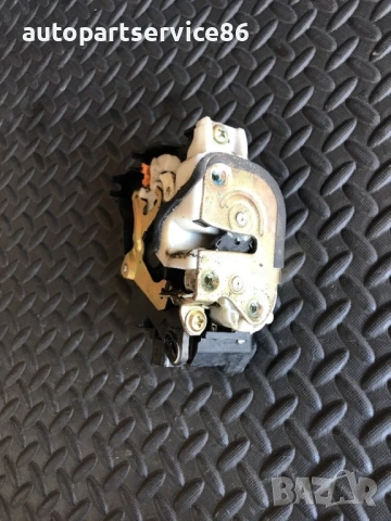 Механизъм за заключване на предна дясна врата за Mitsubishi Grandis (2004-2009) 05X31