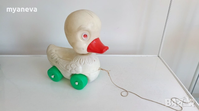 Vintage играчка, пате от СОЦА 