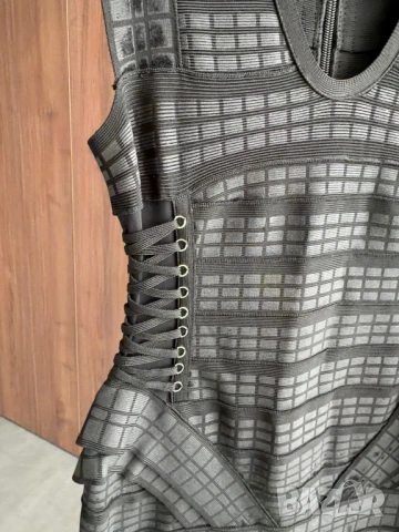 Оригинална луксозна бандажна рокля Herve Leger, размер S, снимка 3 - Рокли - 54622130